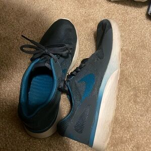 Women’s size 9 navy shoes